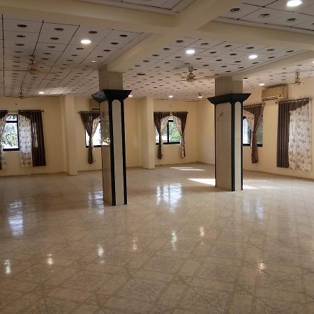 Grand Galaxy Hotel Krishna 纳西克 外观 照片
