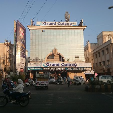 Grand Galaxy Hotel Krishna 纳西克 外观 照片